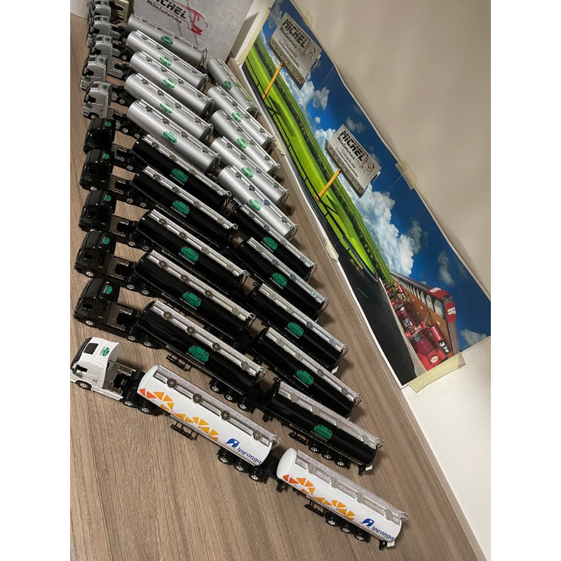 Miniatura carreta tanque Bitrem escala 1/64 | Shopee Brasil