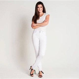 Calça Jeans Loopper Feminina Capri Curta Modeladora Com Elástico Cós Tecido  Puído