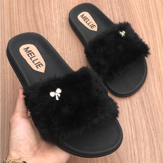 Chinelo Slide Feminino Pelucia Com Laco Sandalia Papete De Pelinhos Das Blogueiras Moda Das Influencers Rasteira Moderna Com Pelo Rasteirinha De Pelinho Chinelufa Mellie Maternidade Noiva Madrinha Madrinhas Dia da Noiva Tamanho Especial
