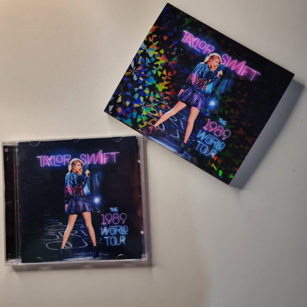 TAYLOR SWIFT - THE 1989 WORLD TOUR (LIVE) [HOLOGRÁFICO] | Shopee