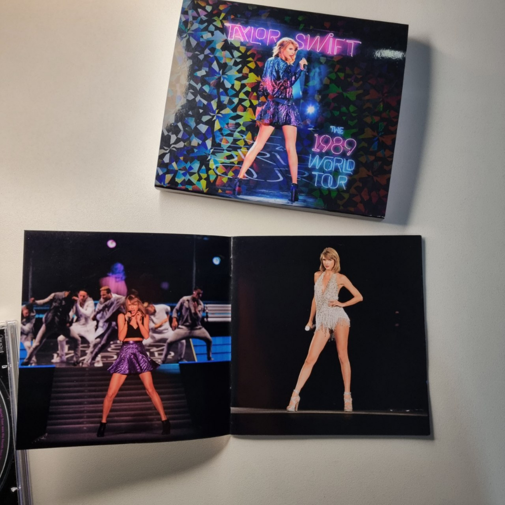 TAYLOR SWIFT - THE 1989 WORLD TOUR (LIVE) [HOLOGRÁFICO] | Shopee