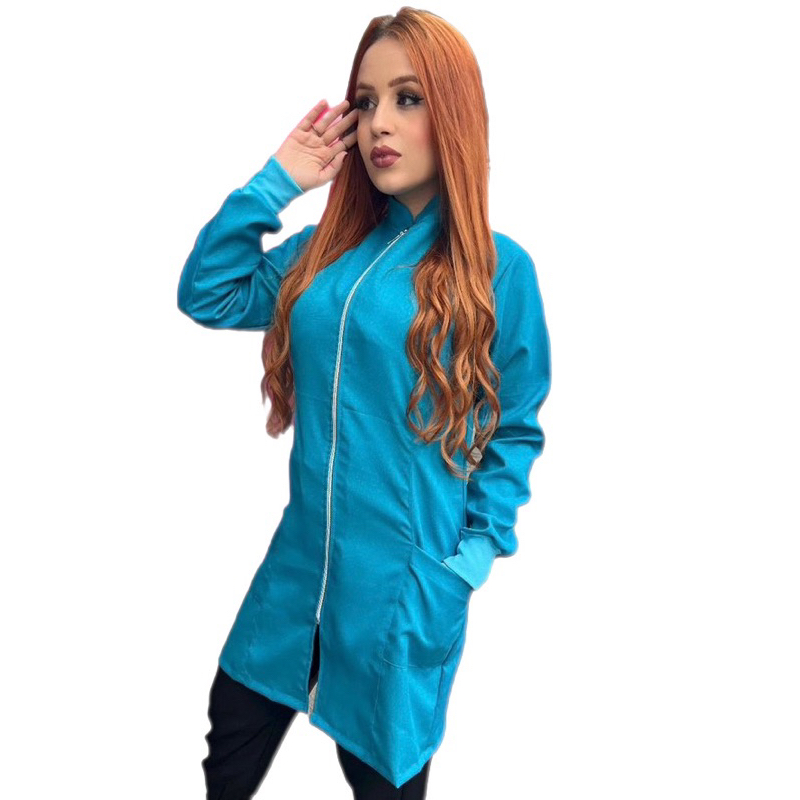 Jaleco azul acinturado com zíper e punho