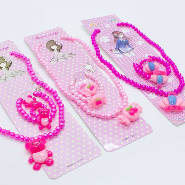 Kit 12 Colares 12 Pulseiras 12 Anéis Infantil Laço de Miçangas e Pingente Pérola Bijuterias Premium