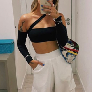 Top faixa cropped com mangas tomara que caia modelo tendência moda feminina
