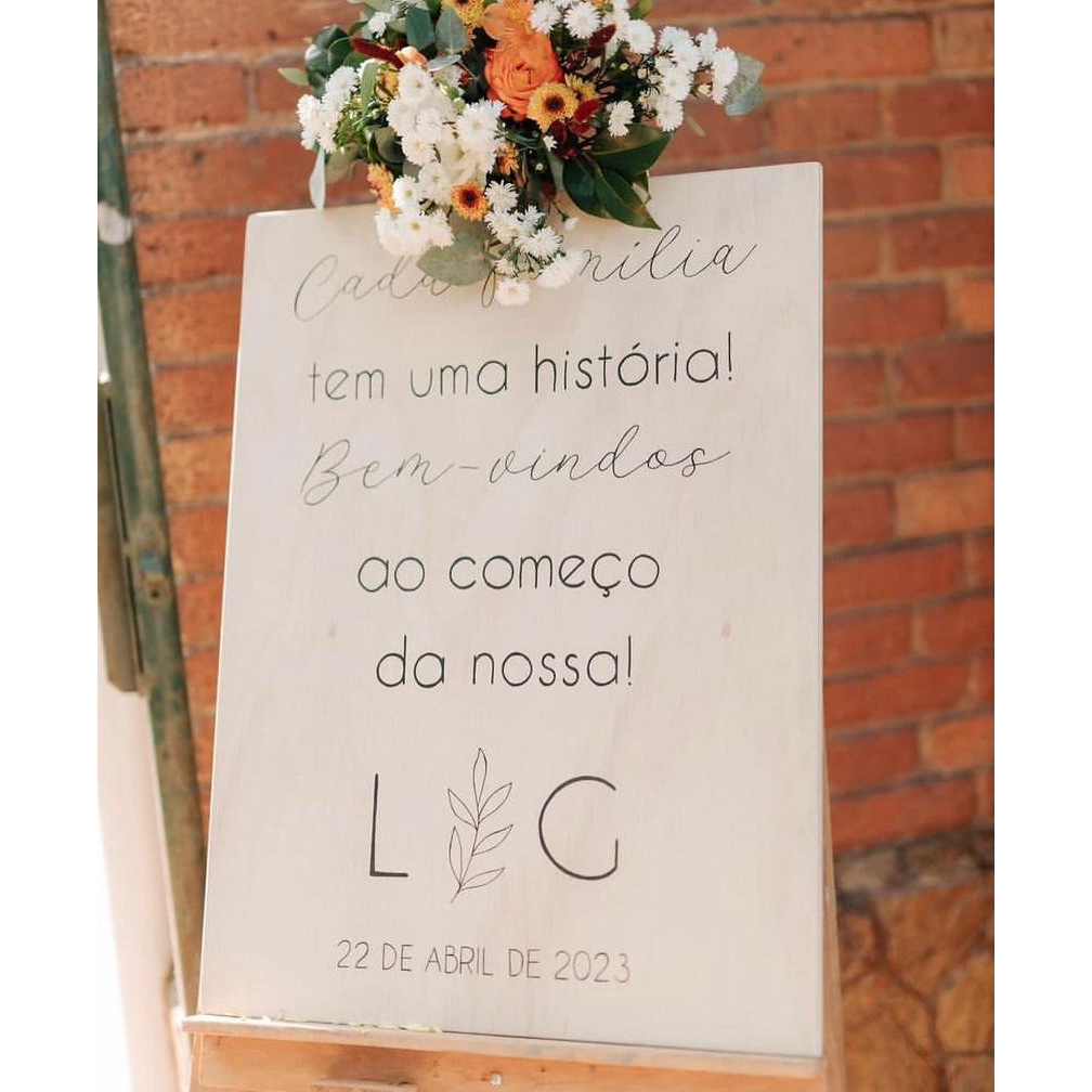 Quadro Decorativo Casamento Cada Familia tem uma historia Bem Vindo a nossa