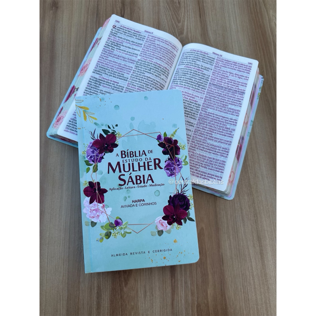 Biblia da Mulher sabia capa dura verde com estudos e harpa | Shopee Brasil