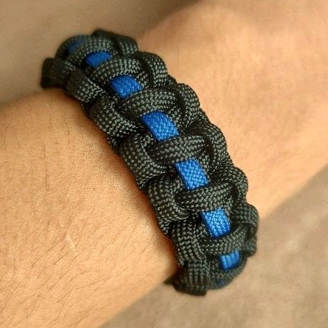 Bracelete de Paracord 550 Thin Blue Line Trançado Solomon - Aperto Ajustável - policial polícia soldado militar pulseira cobra artesanato customizável