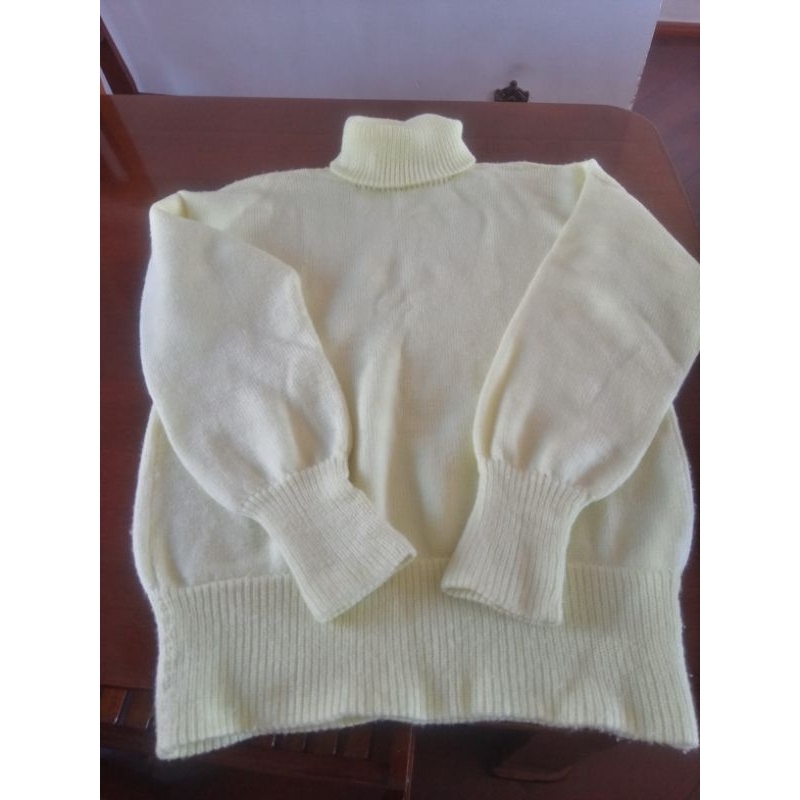 Suéter amarelo