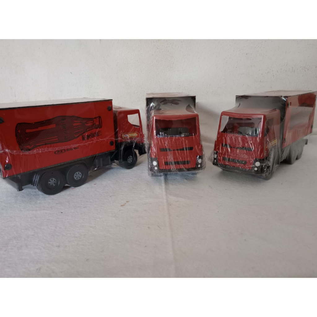 CAMINHÃO FURGÃO MÉDIO CHASSIS E CABINE PLÁSTICO E CARROCERIA EM MADEIRA