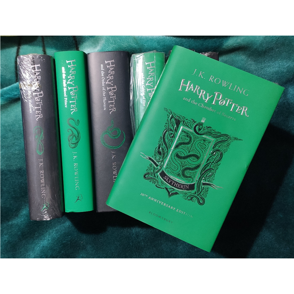 Livro harry potter ravenclaw house editions paperback box set de j. k.  rowling (inglês)