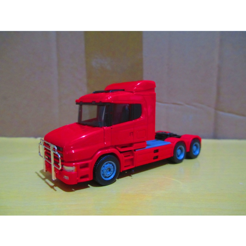 Miniatura Caminhão Scania 124 420 bicuda e Carreta Báu Rebaixado da  Cervejaria Krombacher - Herpa 1/87