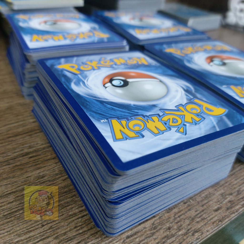 100 Cartas Pokemon Originais Sem Repetições Com 05 Brilhantes/Raras  Garantidas - COPAG - Deck de Cartas - Magazine Luiza