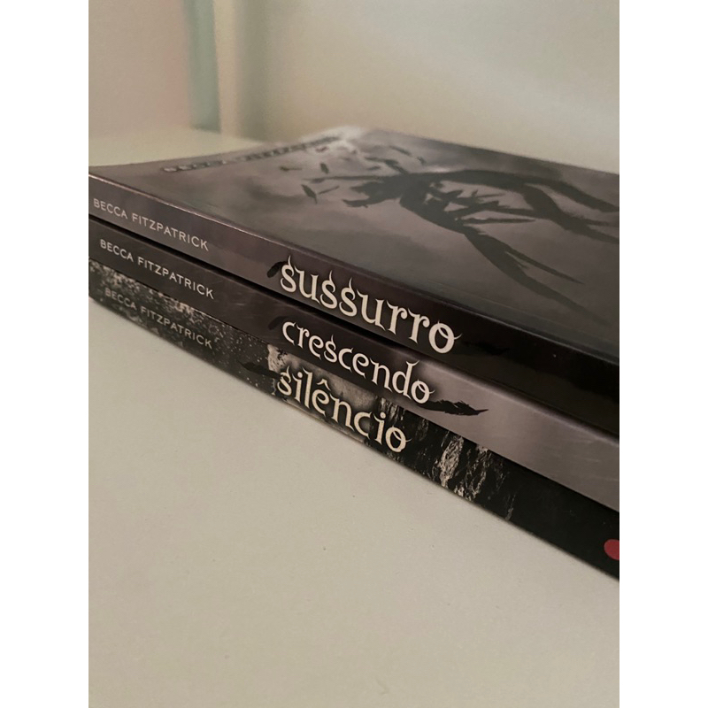 box de livros da saga hush hush (sussurro) Shopee Brasil