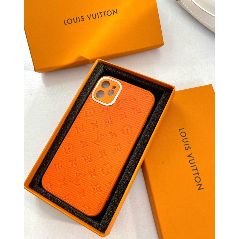 IPhone 11 Pro Max Vert Avec Coque LV - état Correct (chargeur Et écouteurs Inclus)