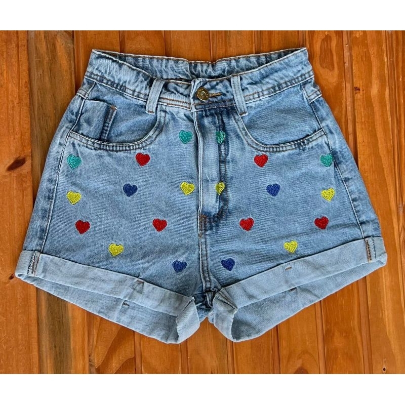 Shorts Jeans Hot Pants com Estampa de Coração