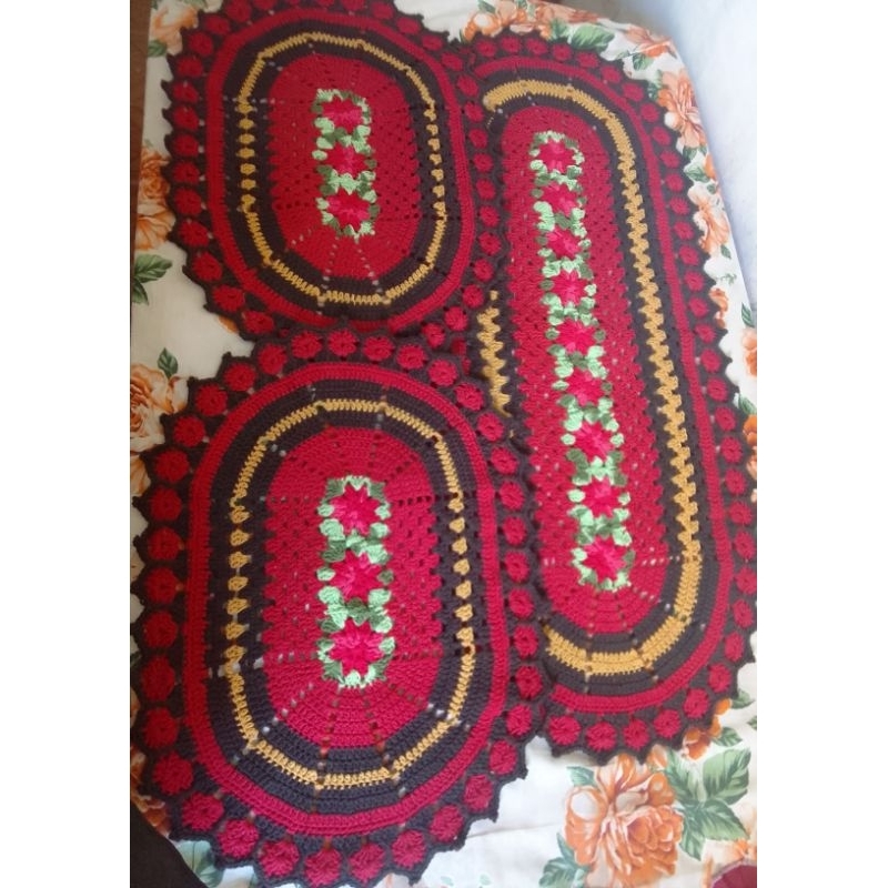 Jogo de Cozinha em Crochê #croche #decoração #vermelho #tapete  #jogodecozinha #tapeted…