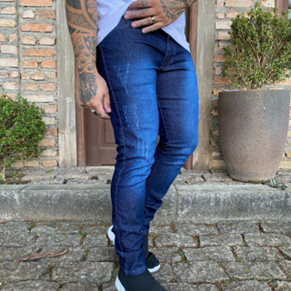 Calça Jeans Masculina Básica Skinny Lavagem Escura Destonada Detalhe em Puídos Tecido Premium