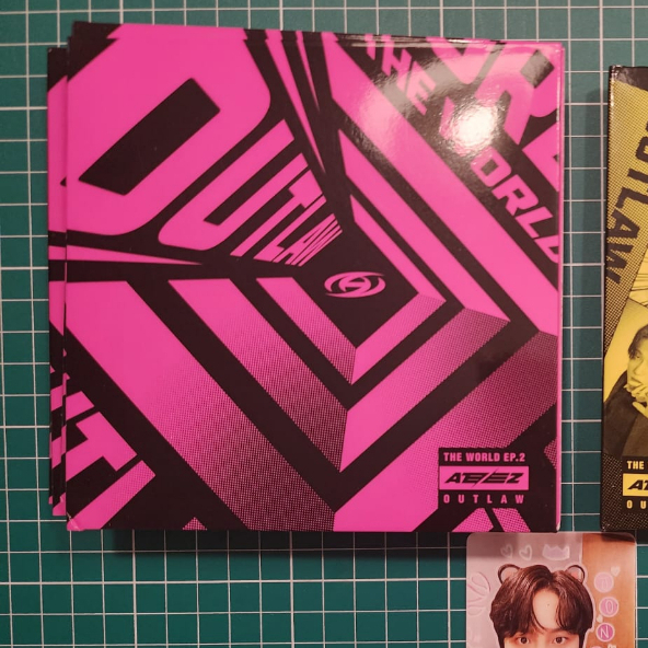 ATEEZ Digipack Album Outlaw Hongjoong Seonghwa Yunho Yeosang San