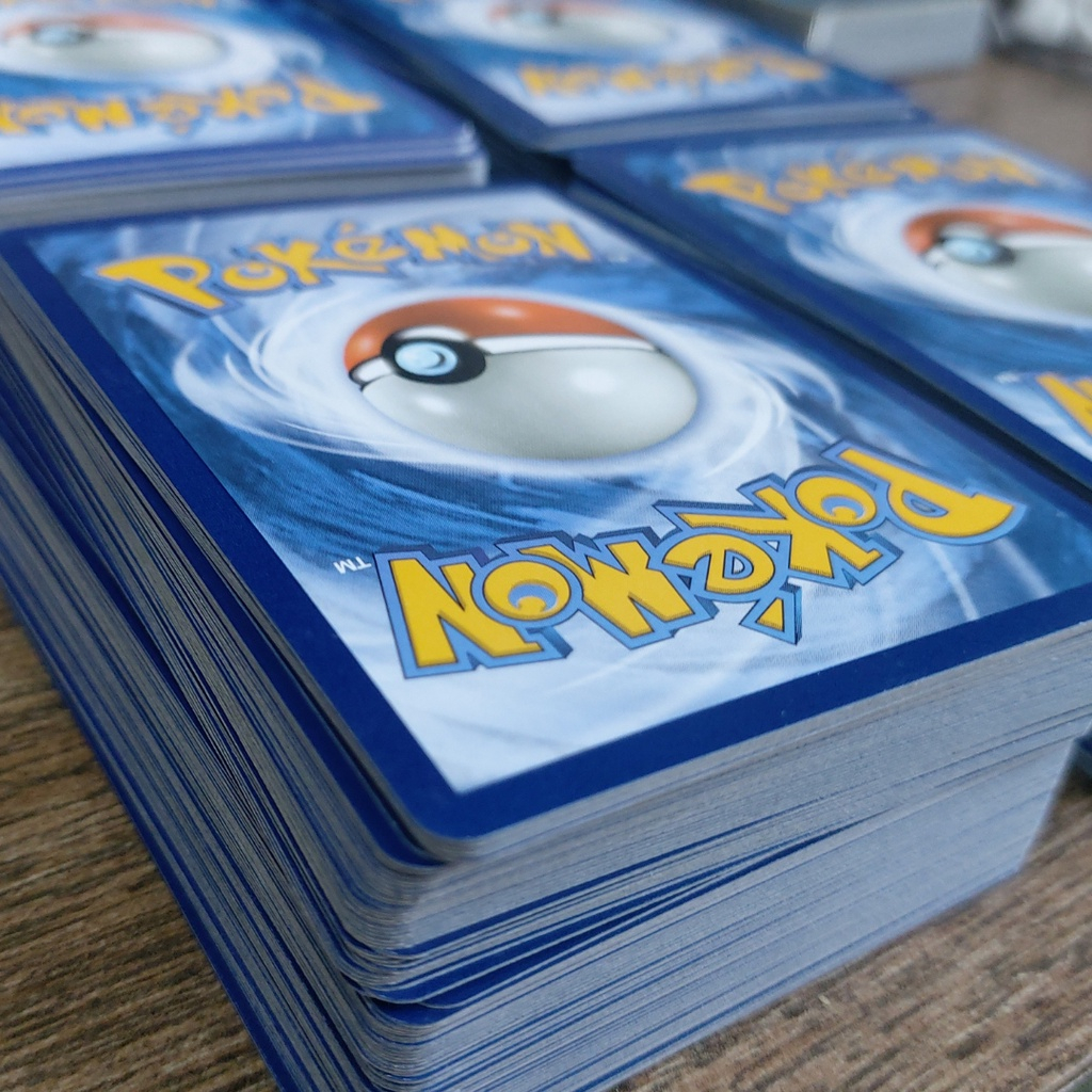 Cartas Pokemon, 110 cartas Pokemon: 55 douradas, 55 pretas, cartas Pokemon  PVC