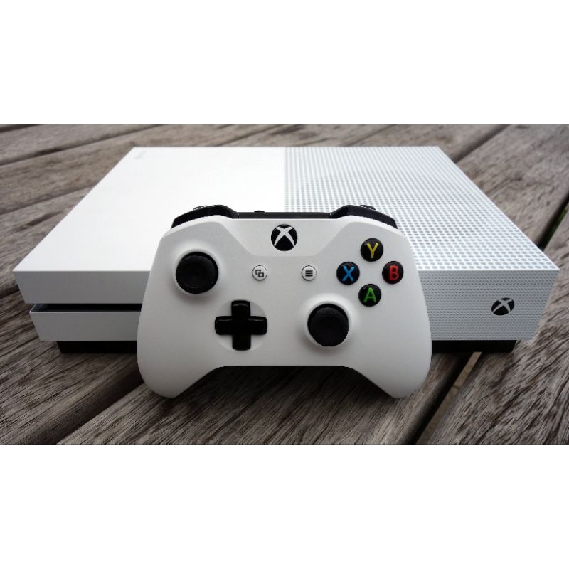 Xbox one S +1controle 150 jogos