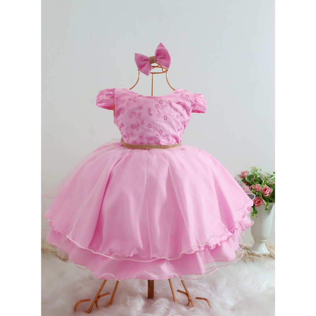 Menina do hot sale vestido rosa