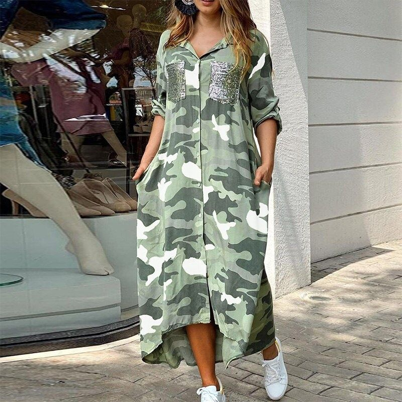 Vestido camuflado sales com tenis