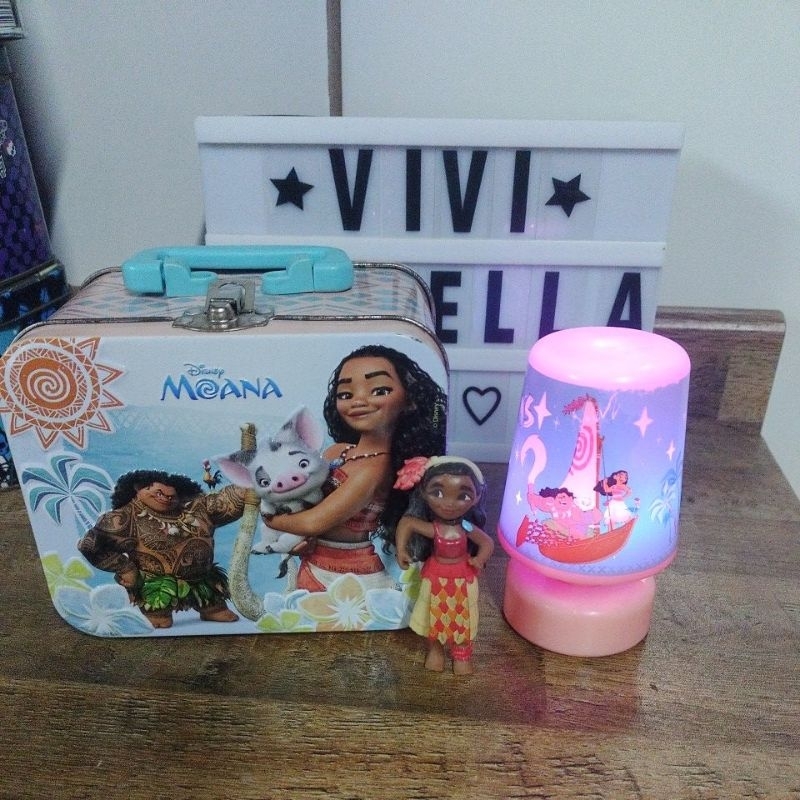 Boneca Moana C/ Porquinho Pua 33 Cm De Vinil Articulada