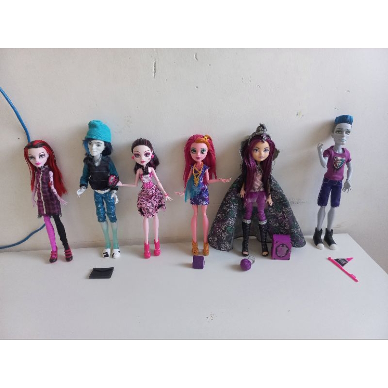 Bonecas Monster High e Ever After High - Operetta - Invisível Billy - Slo Mo - Gigi - draculaura- raven queen