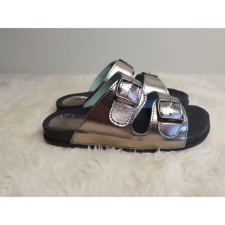 Sandalia Birken papete com brilho e metalizada com fivelas ajustaveis TN110 SL/PRETA