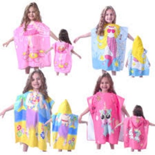 Franco Barbie Kids Poncho toalha com capuz de  praia/piscina/banho/acampamento 61 cm x 55,88 cm, saída de algodão  absorvente, (produto 100% oficial licenciado pela Barbie), grande :  : Brinquedos e Jogos