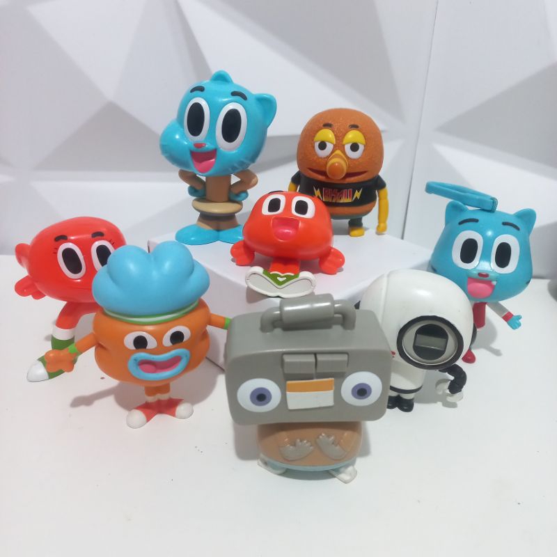 Brinquedo Boneco De Pelúcia Personagem Infantil Gumball Azul - 28 cm De  Altura - O Incrível Mundo de Gumball - Pelúcia - Magazine Luiza