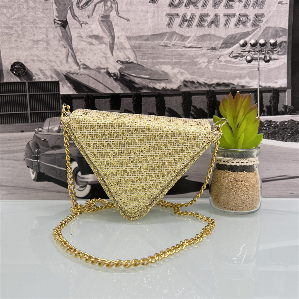 Juzia Bolsas Bolsa de festa em triângulo couro envernizado verniz