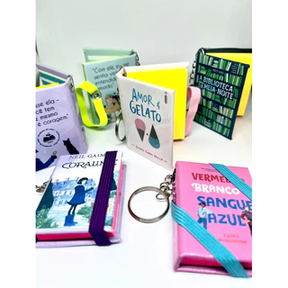 Mini Livros / Mini Livrinhos / Mini Books / Livrinhos - Com Interior Funcional, Bloco de Anotações Incluído, Acabamento reforçado, Película Resistente a Água