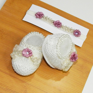 Sapatinho Estilo Pantufa Bebê Menina em Tricô