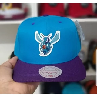 BONÉ PREMIUM CHARLOTTE HORNETS AZUL/ROXO EMBORRACHADO