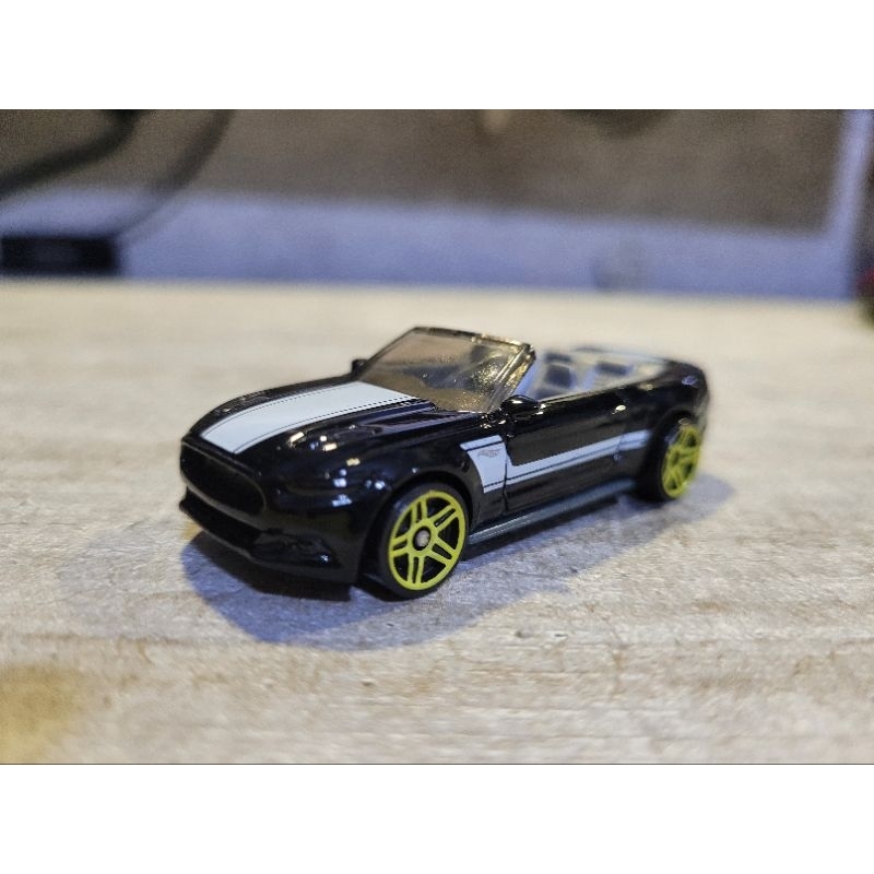 2015 mustang on sale convertible diecast