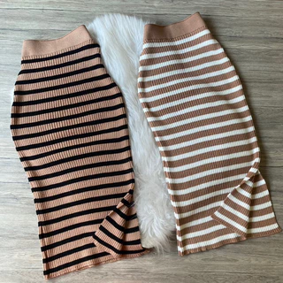 Saia Midi Canelada com Listras e Fenda em Tricot Modal | Saia Longa | Saia Curta - Moda Primavera Verão 2024