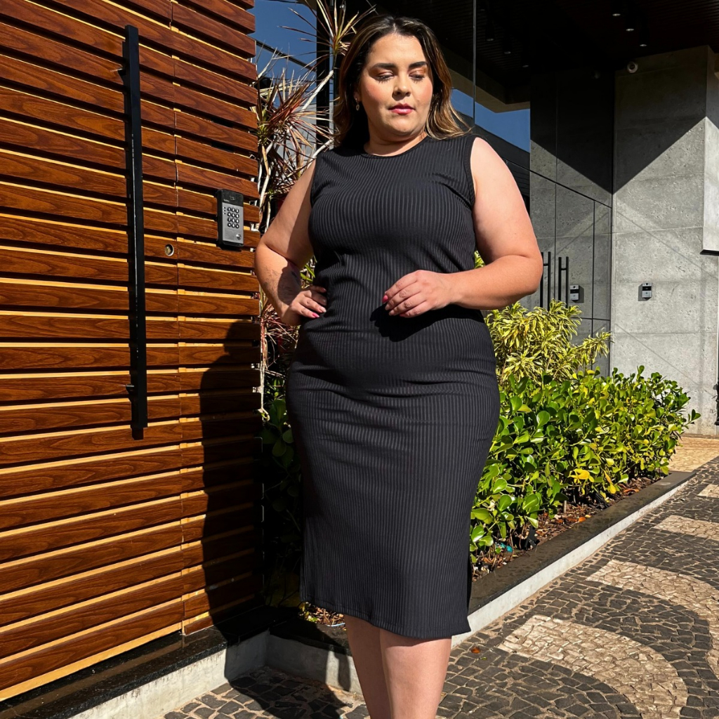 Vestido Plus Size Regata Midi Canelado Tubinho com Fenda Lateral