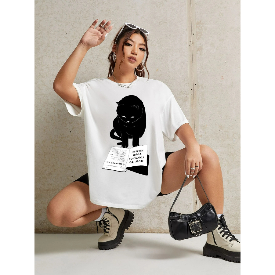 Camiseta Gato Preto Lendo Estampa Anime Livro Oversized Manga Curta Ombro Caido Life Style Black Cat Aesthetic Feminino