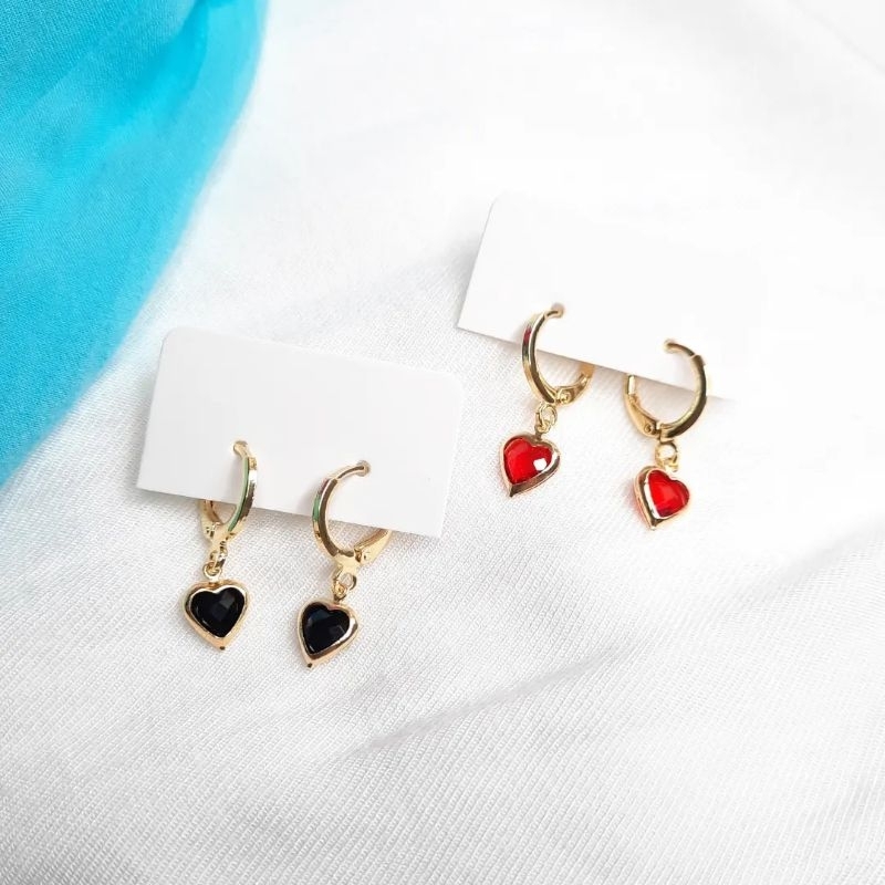 Brinco argolinha click pingente coração folheado em ouro 18k ✨️ antialérgico