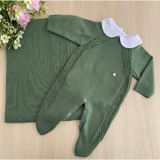 Saída de maternidade de menino tricot bolotas verde pistache 3 peças