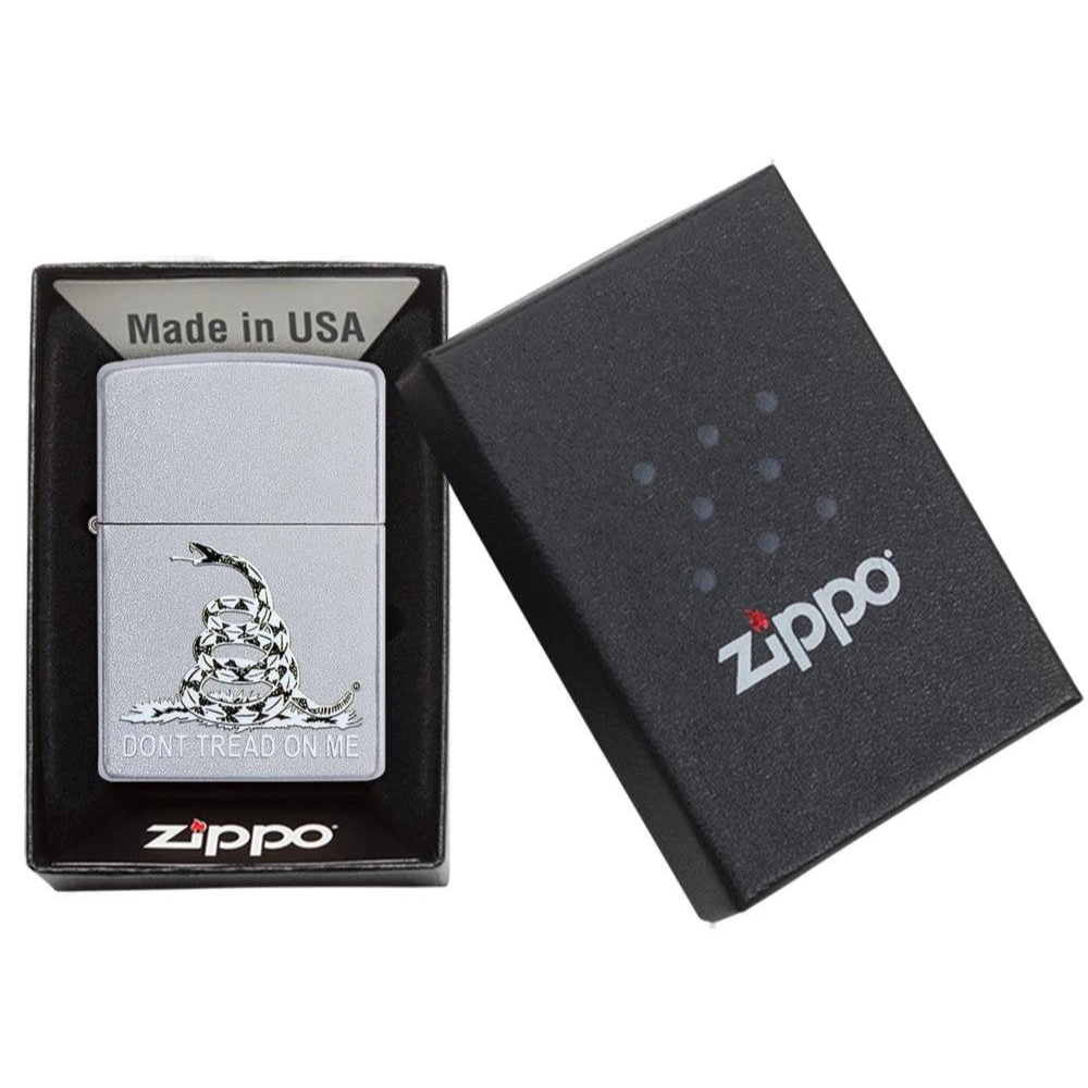 Zippo 29841 Don't Thread on Me Cascavel Street Chrome Inox Fosco - Original