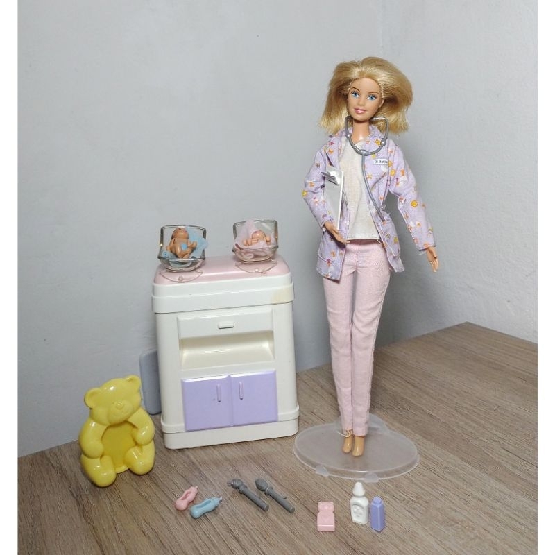 Boneca Barbie Medica Pediatra Com Bebes Mattel Original