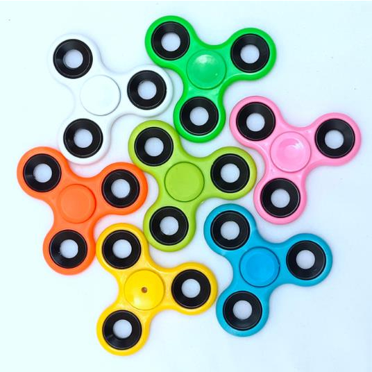 Spinner Peão Voador Led Drone Ufo Brinquedo Boomerang Fidget em Promoção na  Americanas