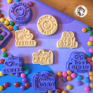 Kit Cortadores de Biscoitos com Estampas - Dia dos Professores Mod. 02 - Linha Premium - Koisaria