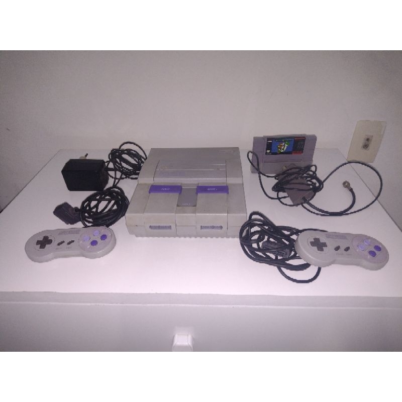 SUPER NINTENDO - Antigo videogame japonês. Acompanha um