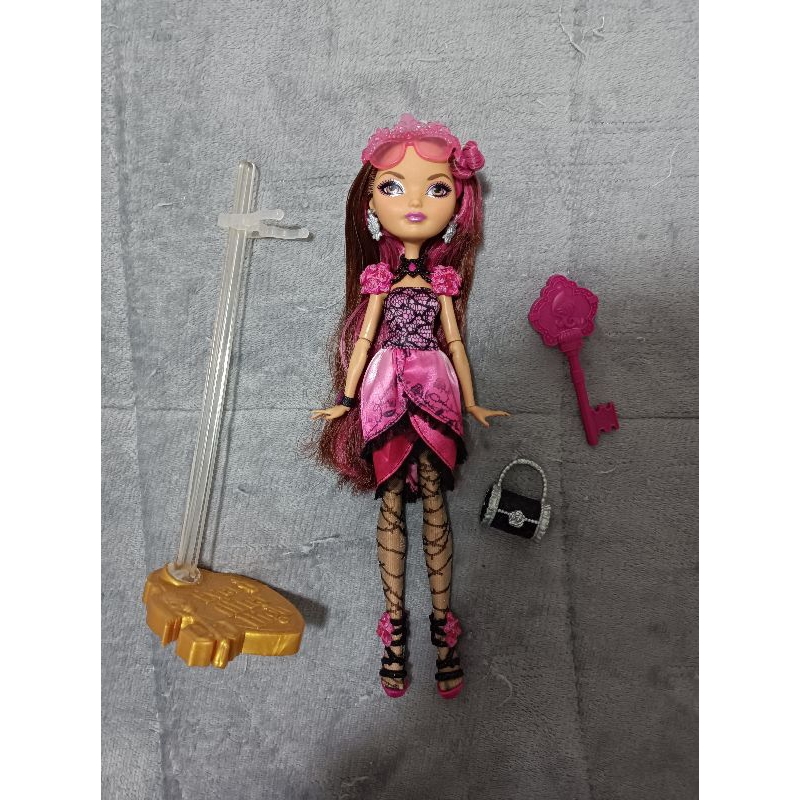 Boneca Ever After High Madeline Hatter Praia Encantada