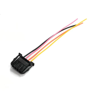 Chicote de 4 vias Linha Volkswagen / Audi / Seat Serve no Chicote do Interruptor do Pedal Freio (IPF), no Interruptor do Pedal da Embreagem (IPE), alto falantes e Subwoofer originais Volkswagen! Numero Volkswagen: 1J0972704