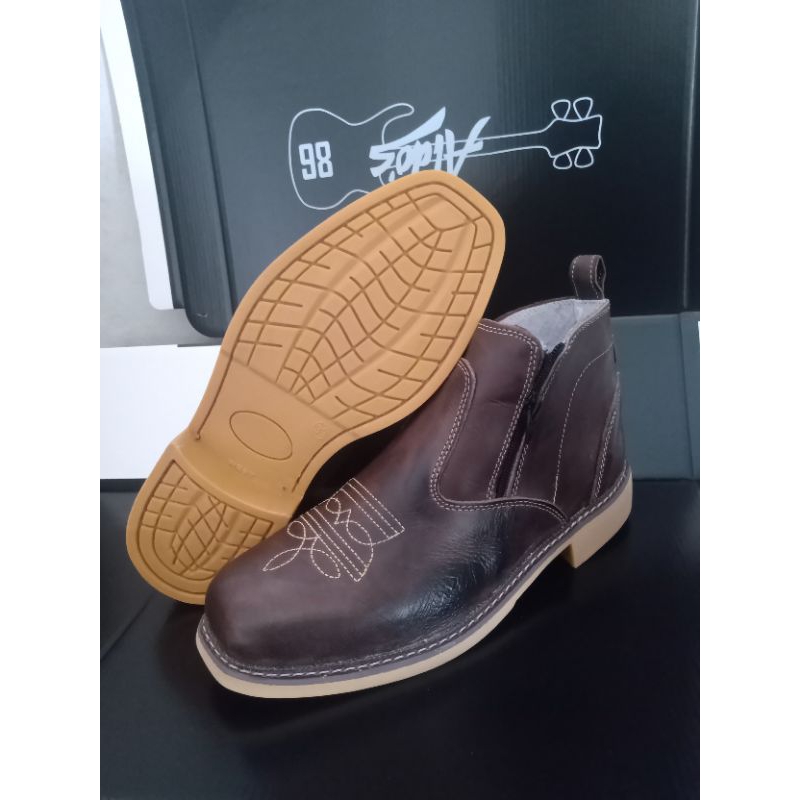 bota botina em couro legítimo de zíper