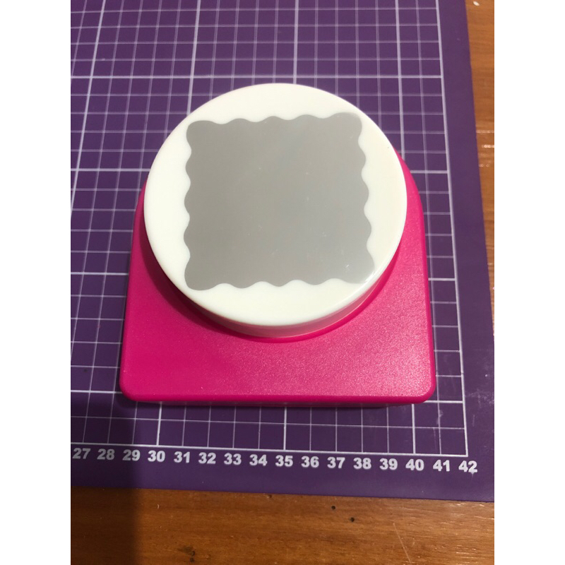 Furador de papel scrapbook quadrado escalope 5cm